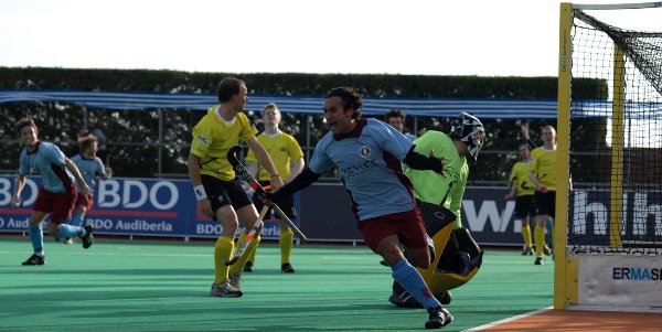 Carlos Nevado jubelt ber sein 1:0 gegen Kelburne: Foto: EHL