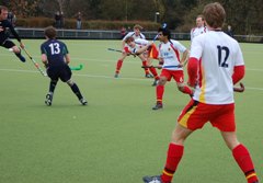 Action im Mittelfeld. Foto: F. Selzer